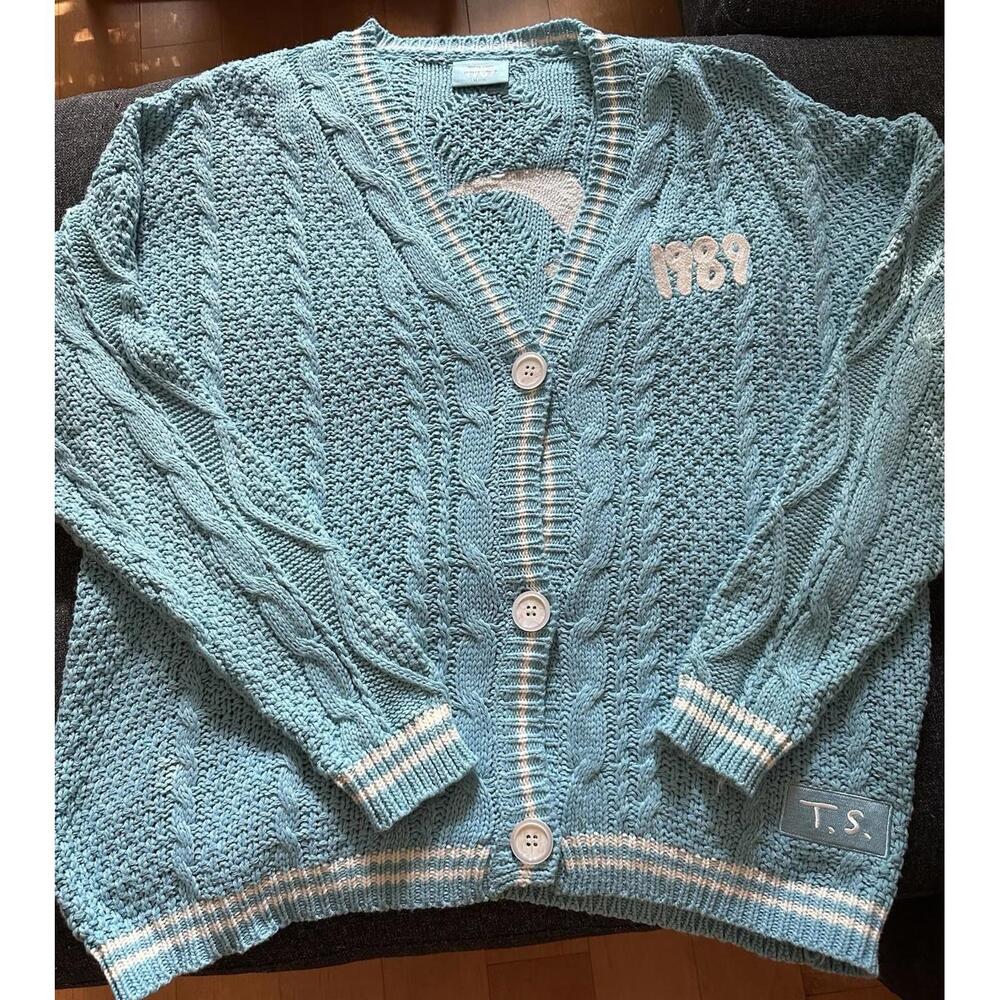 Taylor Swift 1989 Cardigan Taylor’s Version Limited Edition XL/XXL - Light Blue